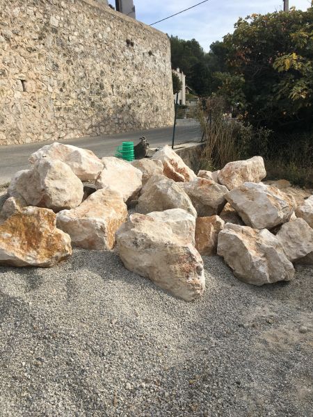 pierres locales pour mur de soutènement