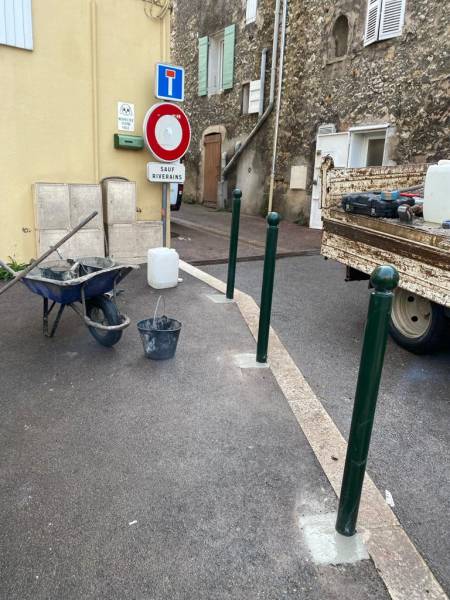 installation de poteaux anti stationnement à Fuveau