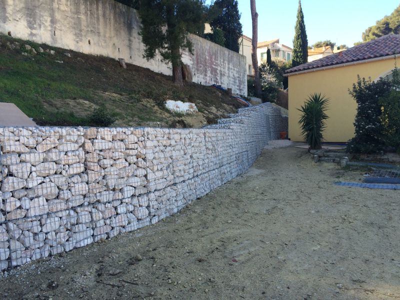 mur de soutènement en gabion près d'Aix en Provence