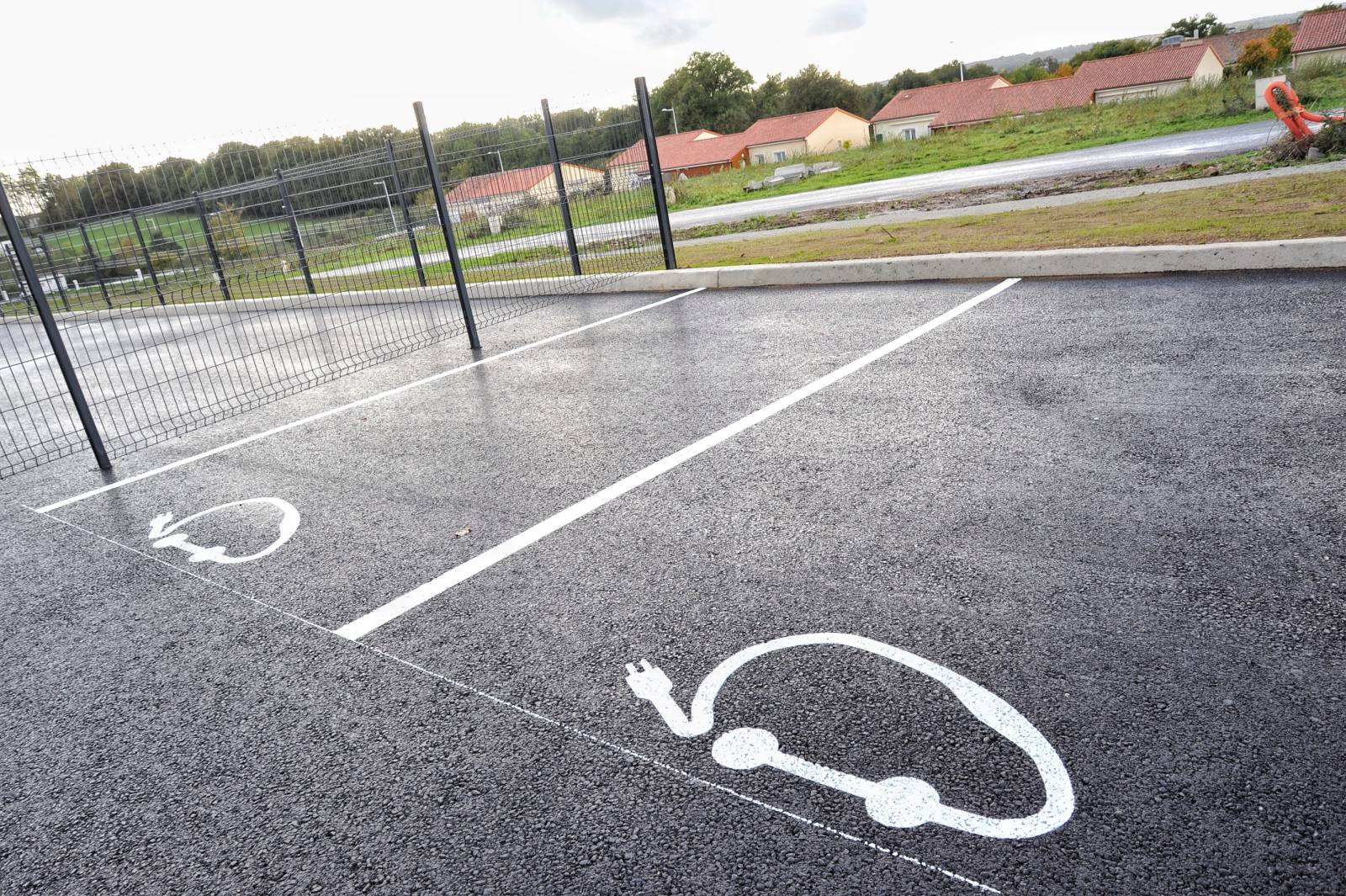 Marquage emplacement recharge électrique voiture