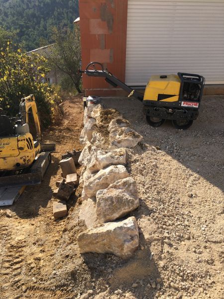 Création d'un mur de soutènement enrochement en pierre à Gardanne