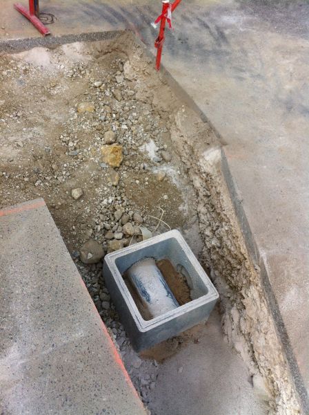 regar pluvial posé et raccordé avant la pose du tampon