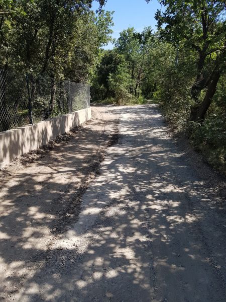 chemin en terre avec nombreux trous avant notre intervention