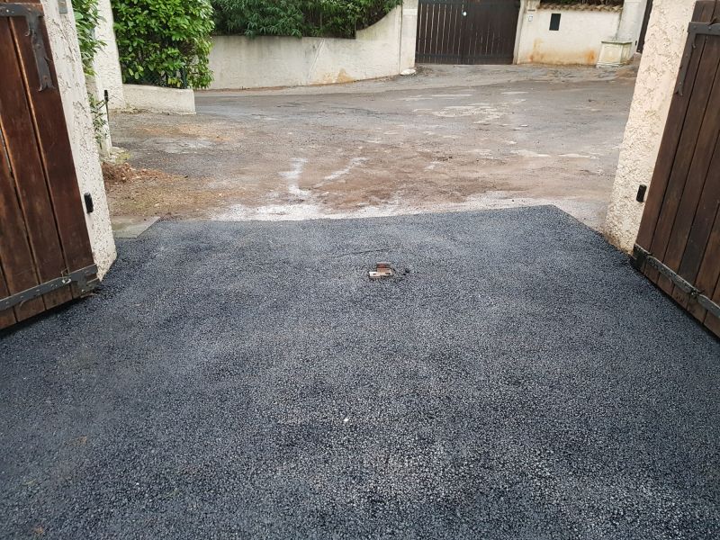 Aménagement extérieur allée près d'Aix en Provence