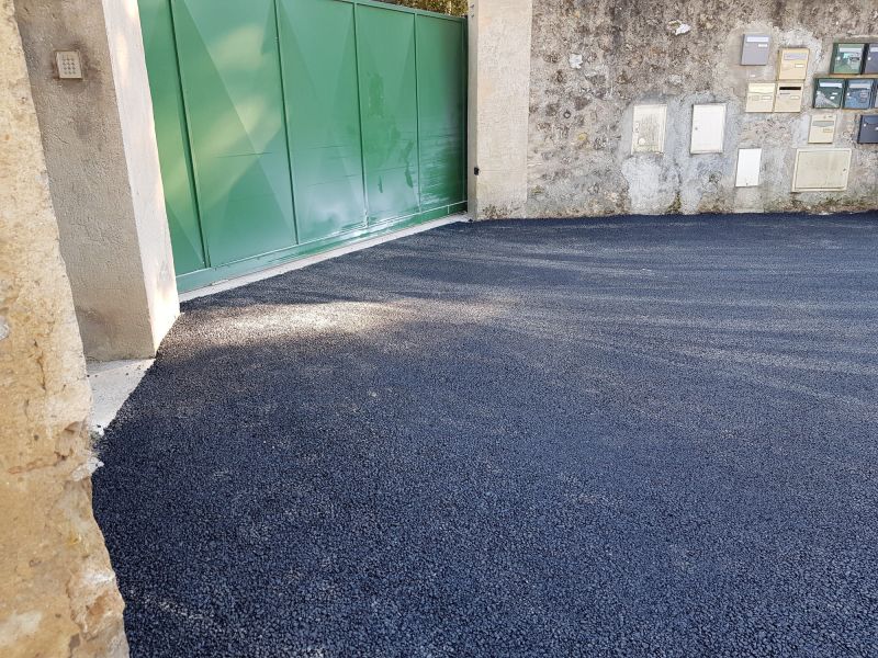 réfection d'enrobé sur une voirie privée dans une copropriété à Marseille
