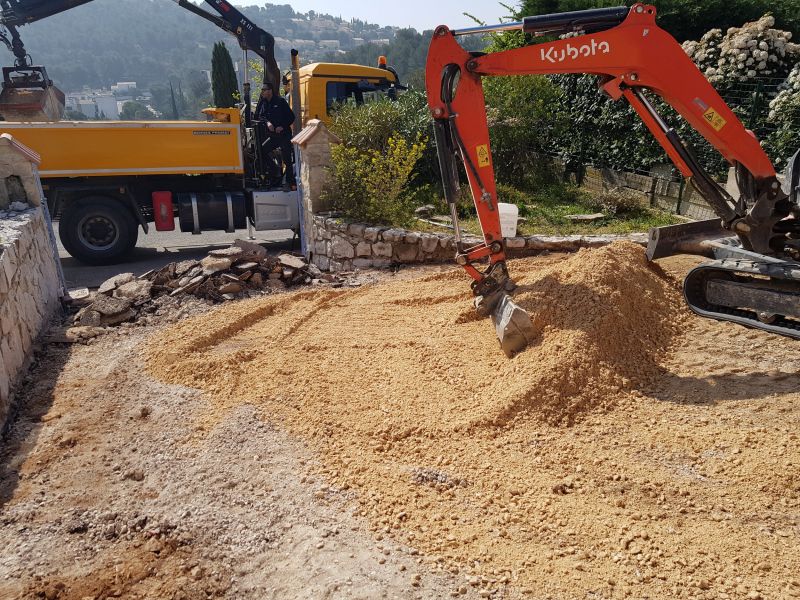Travaux préparatoire pour pose d'un enrobé noir pour une villa dans le 13