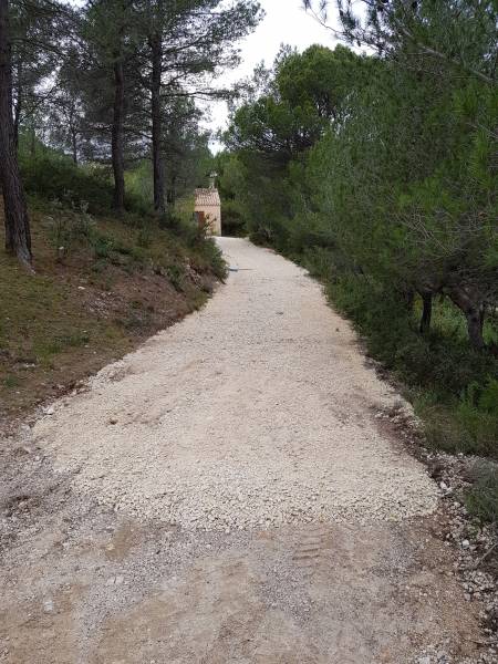 Chemin d'accès à une villa