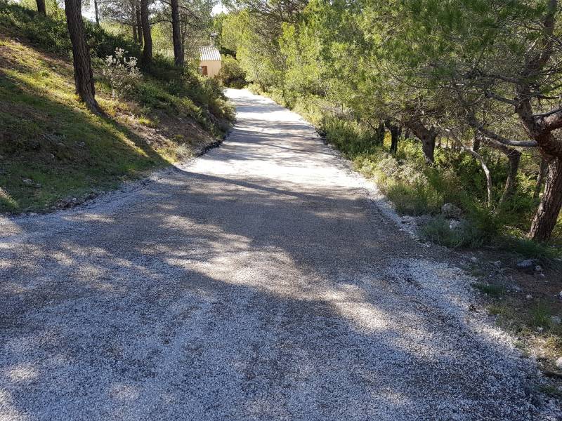 Préparation à la réalisation d'un chemin d'accès en bicouche