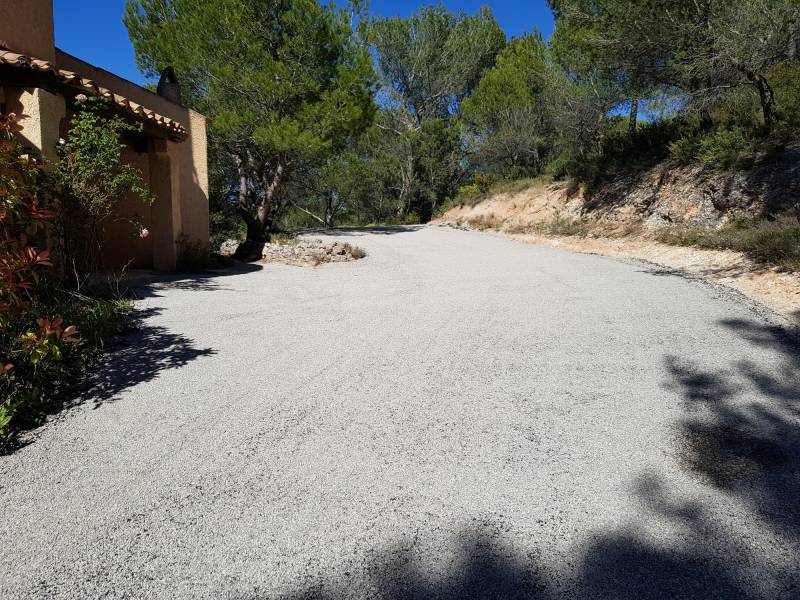 Entreprise spécialisée dans la réfection de chemin sur Ventabren en bicouche