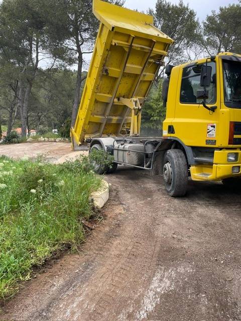Terrassement avec évacuation pour accès de villa