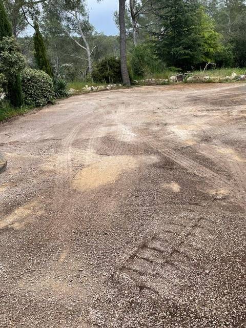 Préparation du terrain pour chemin d'accès de villa