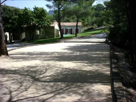 terrain de petanque en sable stabilisé en Provence