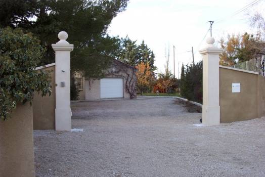 entrée avec piliers maçonnés