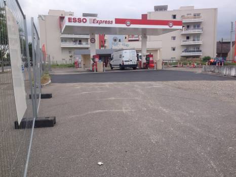 installation du chantier de reprise d'enrobés