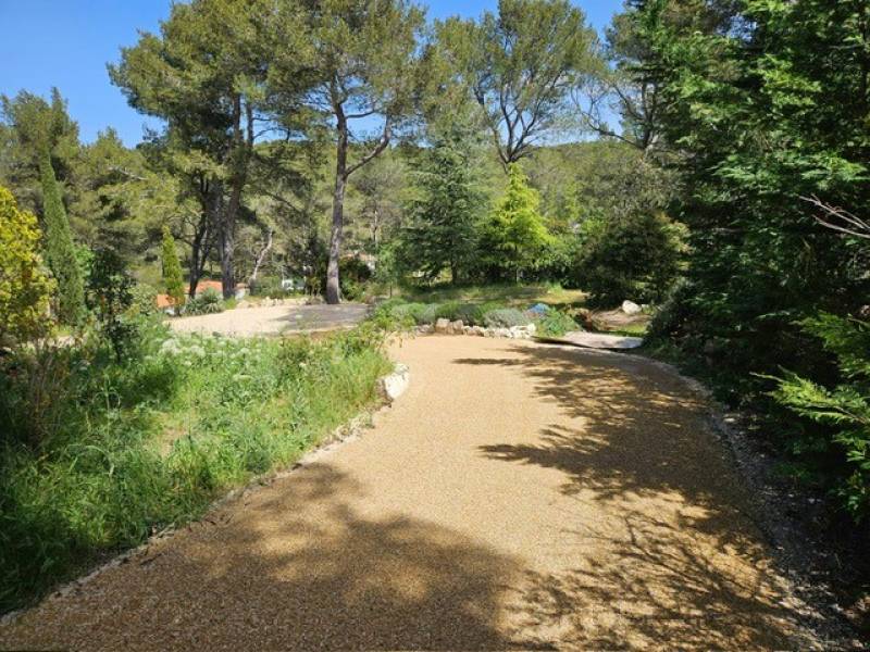 Réalisation d'un chemin d'accès de villa en bicouche