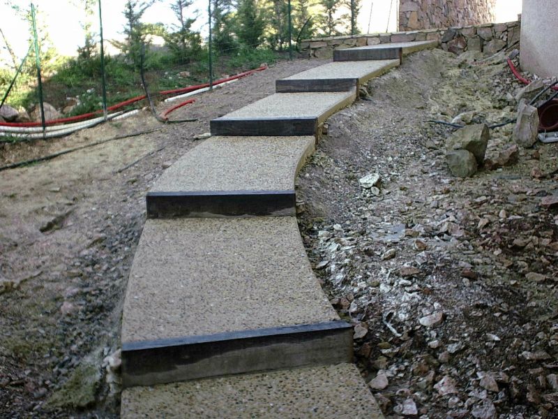 escalier paysager en béton désactivé