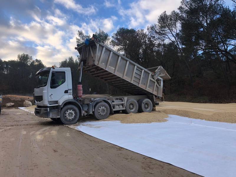 Chantier création parking pour une collectivité dans le 13