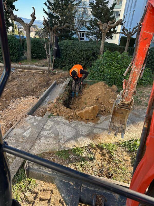 Chantier de pose d'enrobé noir pour gestionnaire de copropriété à La Ciotat
