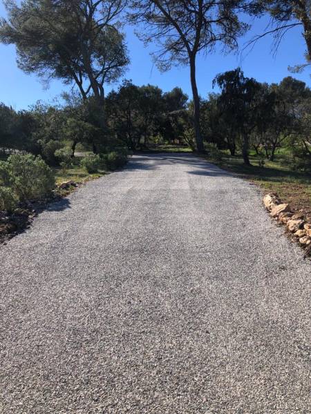 Route en bicouche gris