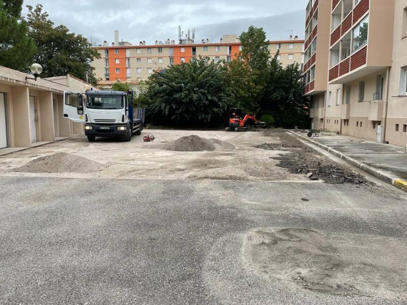 Préparation pour la réalisation d'un enrobé noir dans une copropriété 