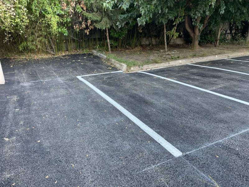 marquage au sol des emplacements de parking dans le 13