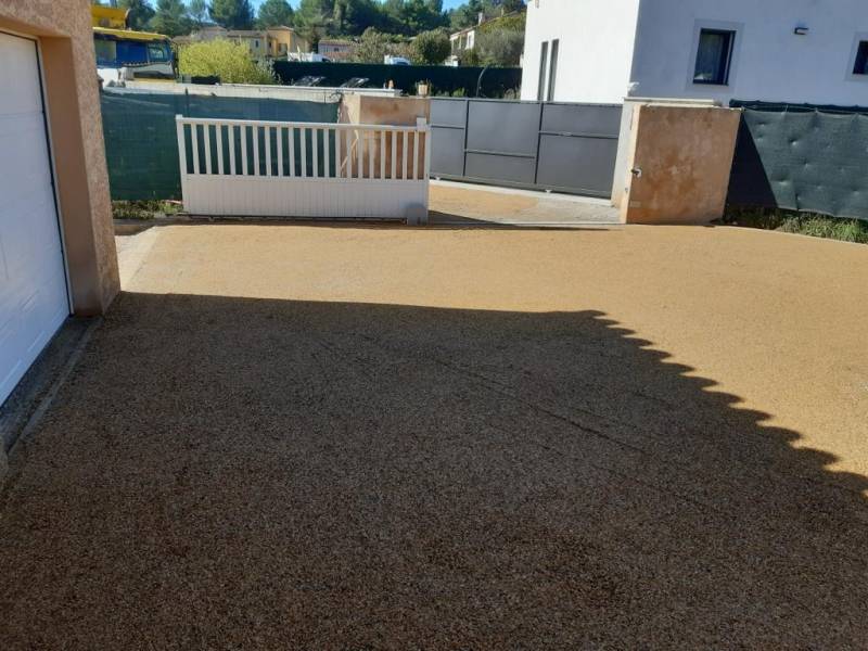 Bicouche ocre chez un particulier pour son entrée de maison dans le 13