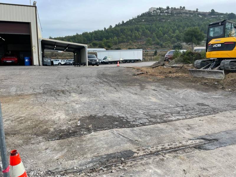 Destruction de l'ancien enrobé dégradé à Vitrolles dans le 13