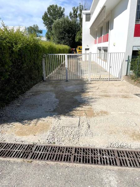 entreprise de travaux de voirie spécialisée goudronnage entre aix en provence et marseille 