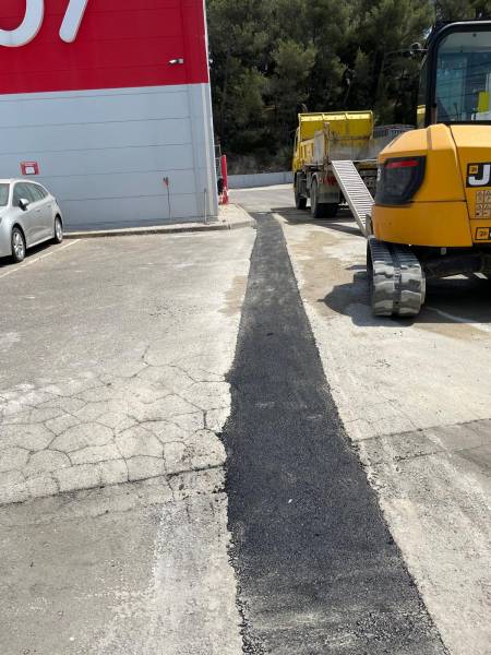 Tout à l'égout : Réalisation d'un raccordement en remplacement d'une fosse septique chez un professionnel aux Pennes Mirabeau