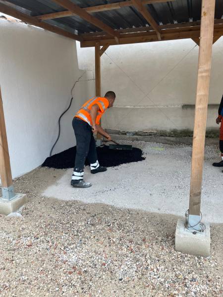 Pose de l'enrobé noir par Réseau TP pour une villa individuelle dans les Bouches-du-Rhône