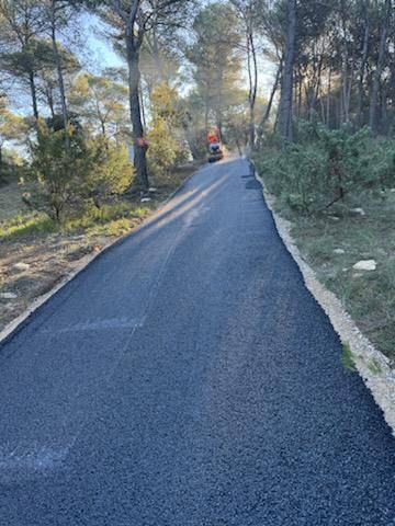 goudronnage de route en enrobé dans le 13