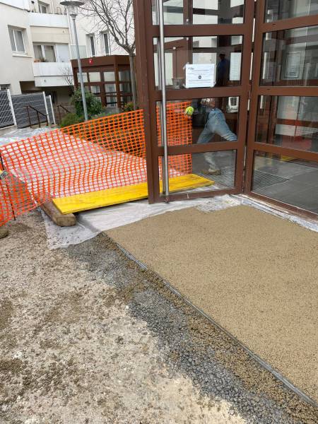 Béton drainant pour allée piétonne à la Destrousse