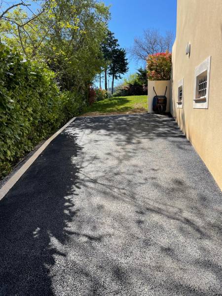Allée en enrobé noir par Réseau TP dans le 13