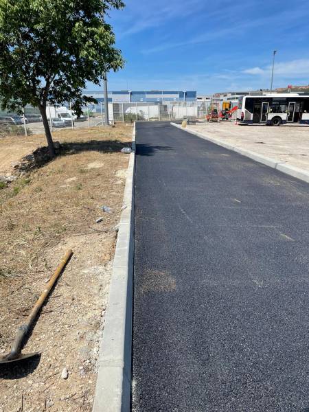 Voirie en enrobé noir dans le 13