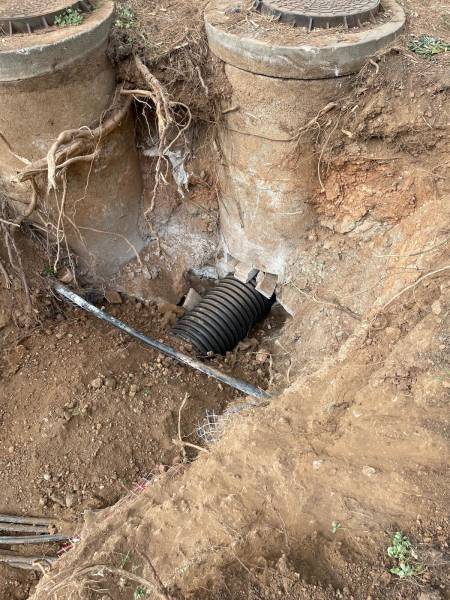 Chantier de création d'un caniveau pour évacuation des eaux pluviales sur Marseille