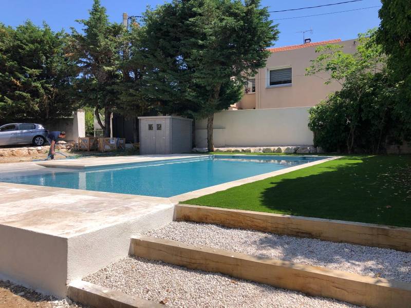 Entreprise pour pose de gazon synthétique dans le 13 pour aménagement extérieur 