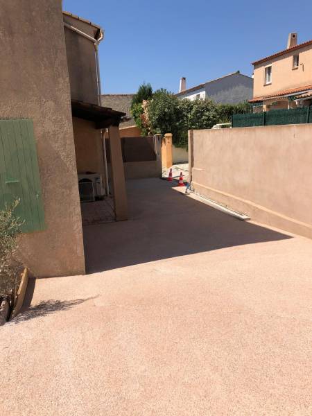 Entreprise spécialisée en béton désactivé rose dans le 13