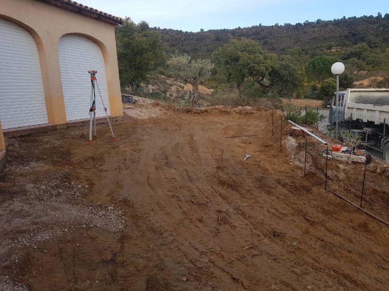 Terrassement avec la mise en œuvre du béton