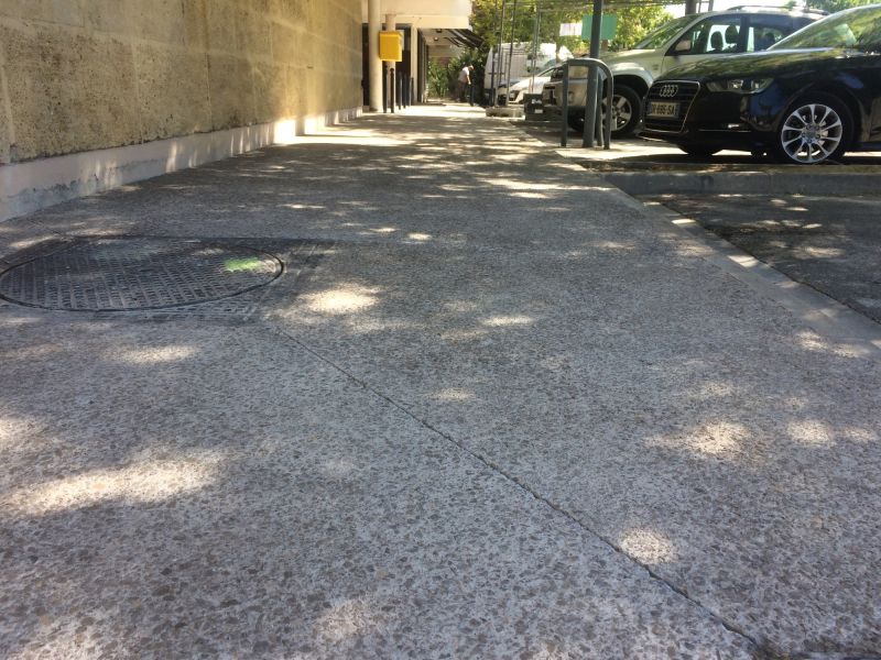 Joints de dilatation dans le béton désactivé pour éviter toute fissure