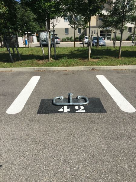 Installation de bloc parking amovible dans une résidence dans le 13