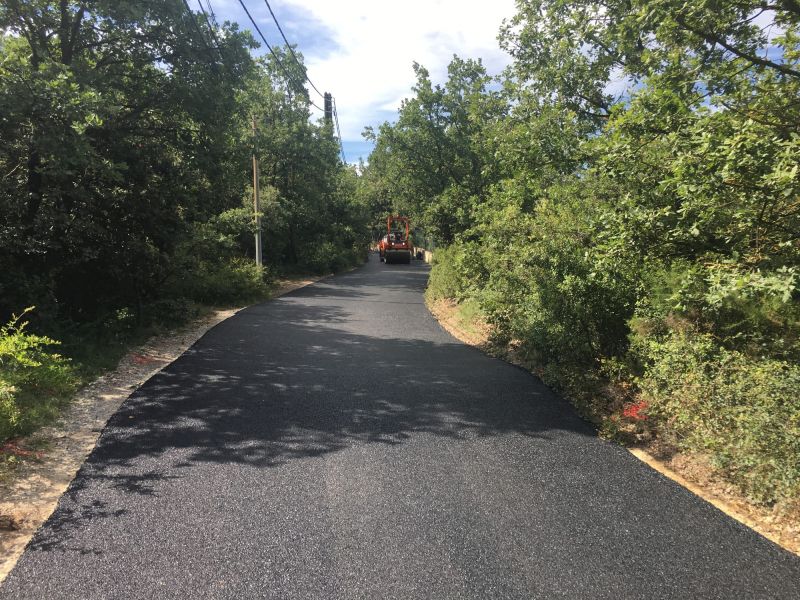 cylindrage de l'enrobé après l'application de la seconde couche