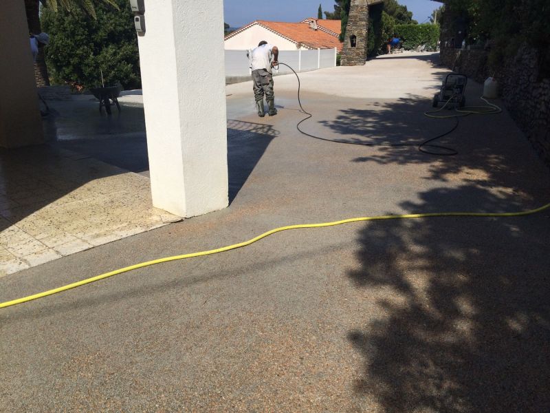 Entreprise de TP pour création de voirie en béton désactivé dans le 13