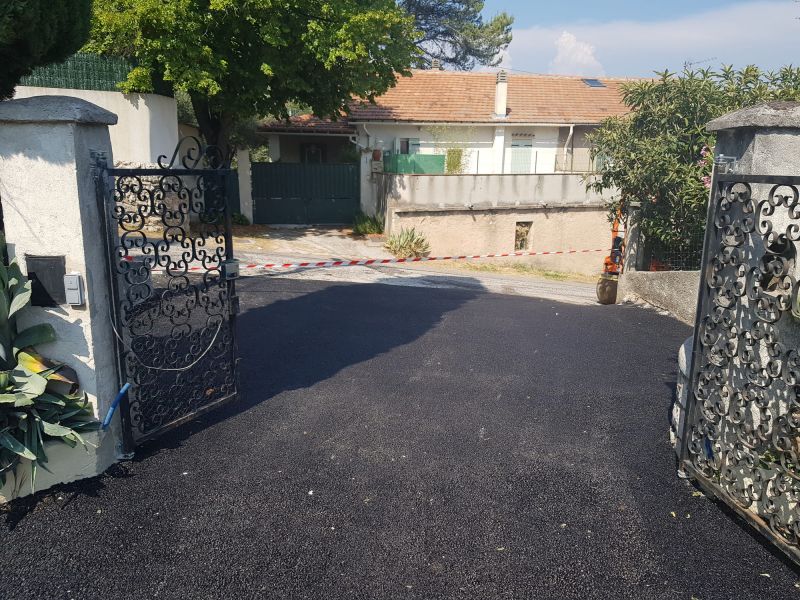 Goudronnage pour allée de garage dans les Bouches du Rhône
