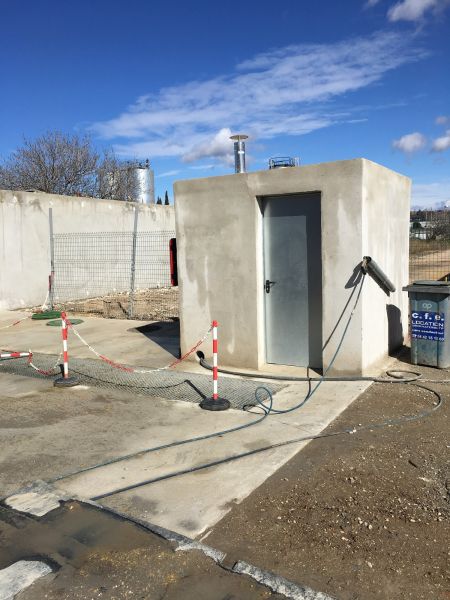 Aire de lavage mise en service avec caniveau de décantation et jet haute pression sur la commune de Vitrolles dans le 13