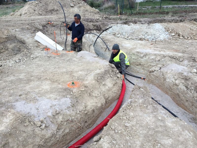 pose de gaine en tranchée sur lit de sable