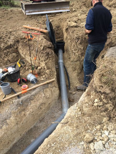 raccordement des tuyaux d'évacuation en tranchée