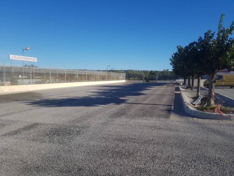 Couche d'accroche à l'émulsion de bitume