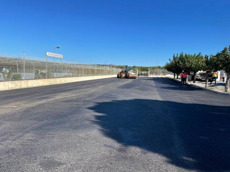 Goudronnage d'un parking en enrobé dans les Bouches du Rhône