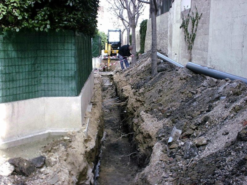 tranchée pour installation du branchement téléphonique
