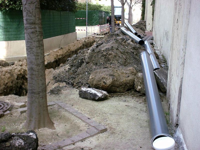 pose des gaines téléphonique sur lit de sable
